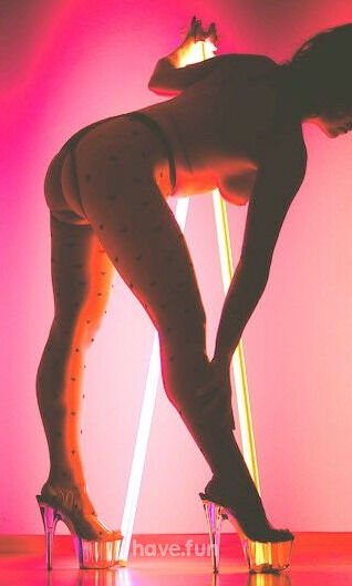 Sina - Lockenkopf will viel Körperkontakt in Лейпциг